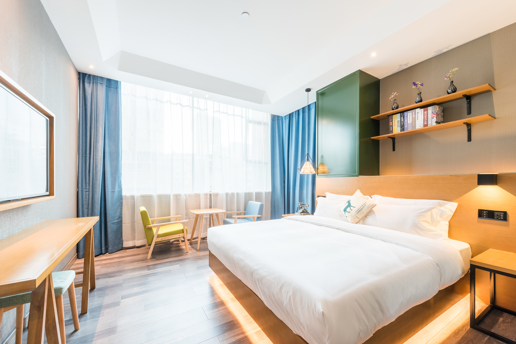 Denghou Hotel (Guiyang Fountain Metro Station) 2*