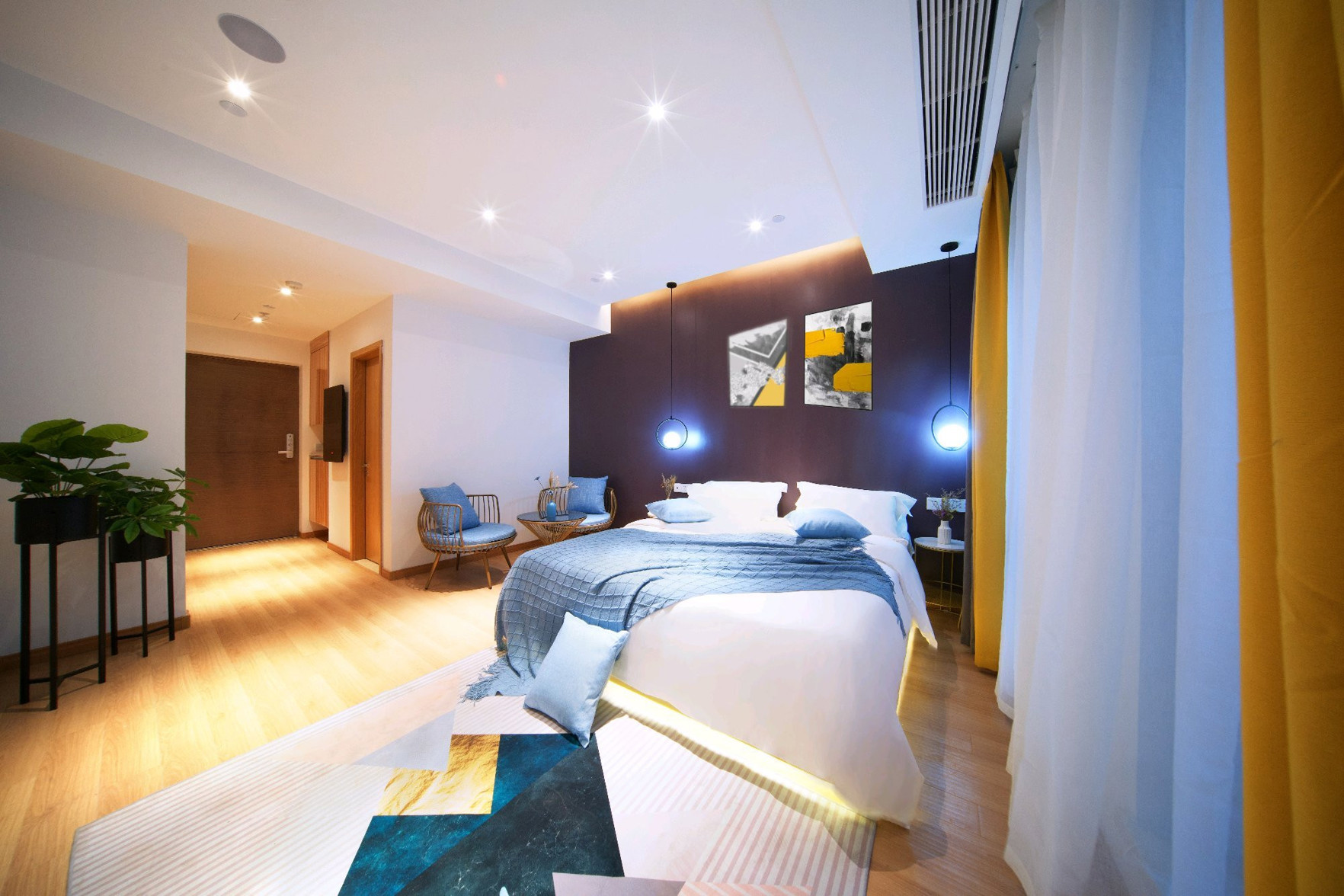Denghou Hotel (Guiyang Fountain Metro Station) 2*