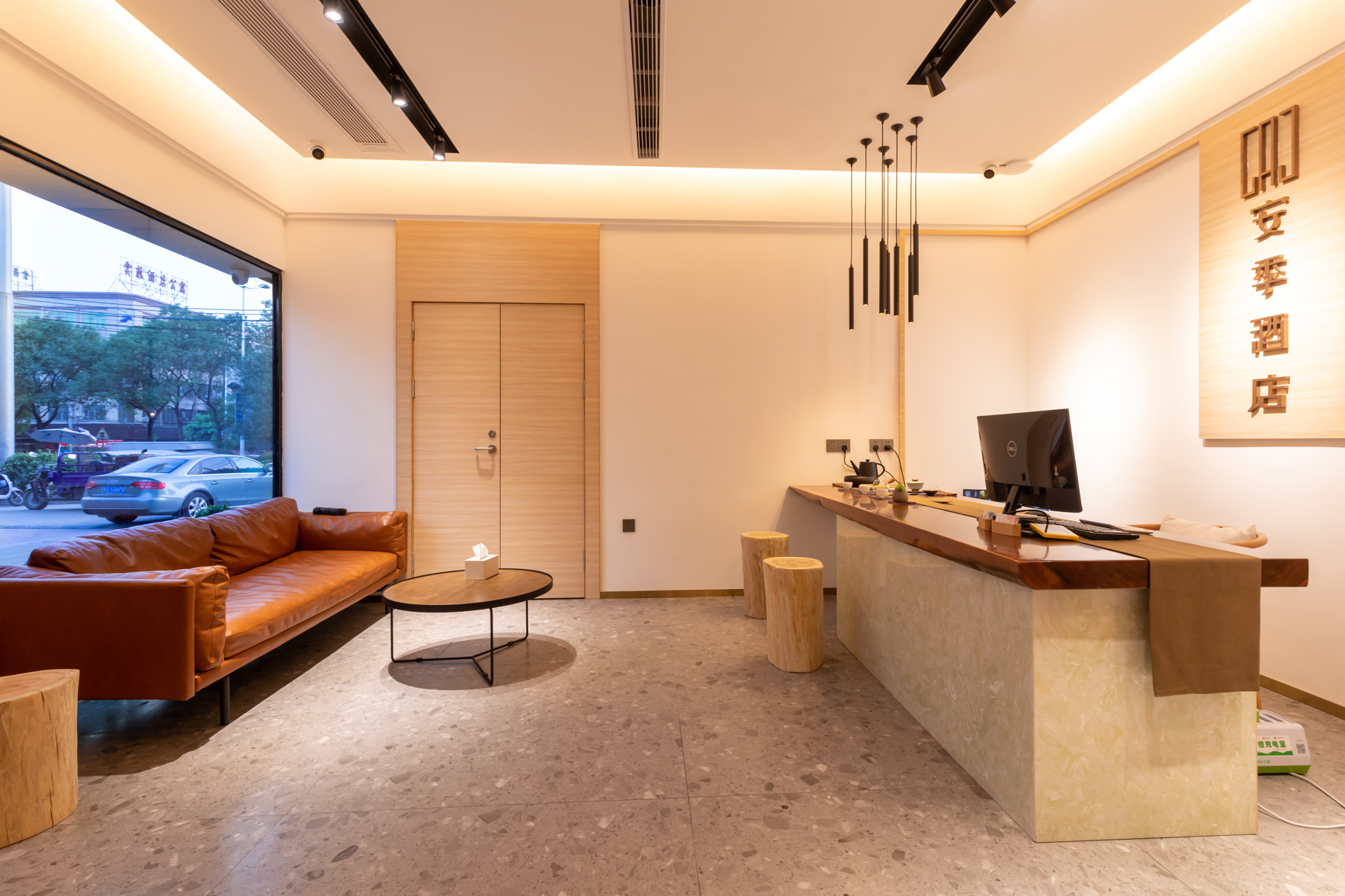 Anji Light Luxury Hotel 3*