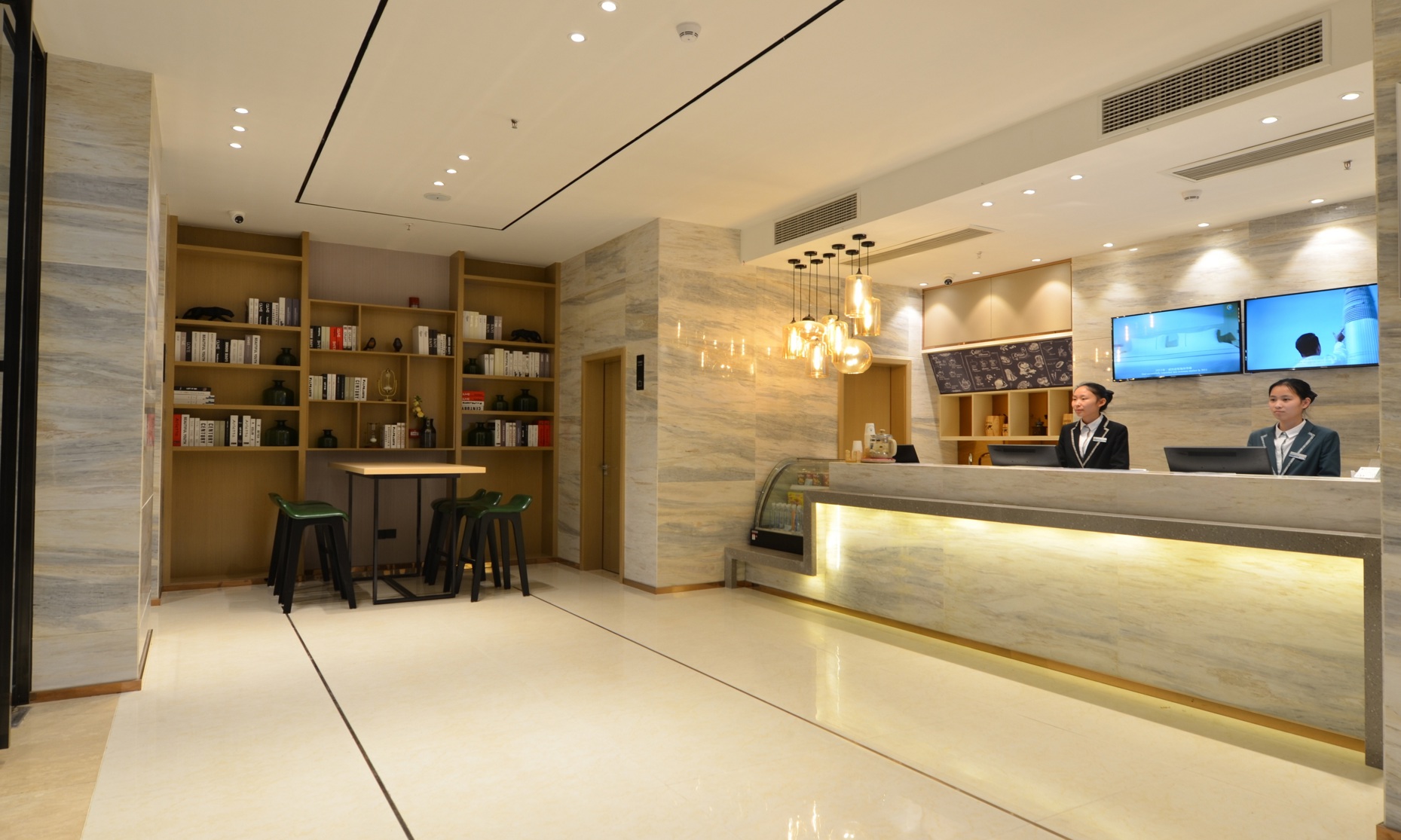 City Comfort Inn Hotel (Wuhan Huquan Street Yangjiawan Subway Station) 2*
