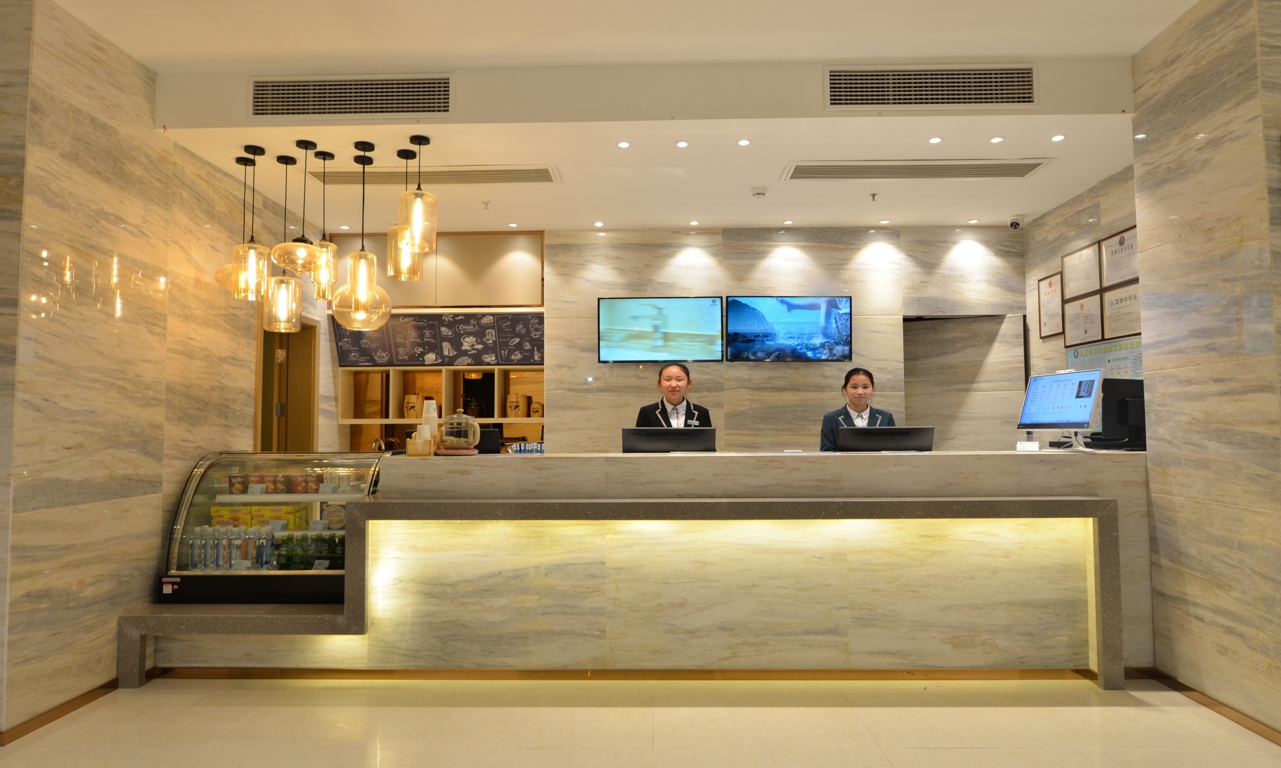City Comfort Inn Hotel (Wuhan Huquan Street Yangjiawan Subway Station) 2*