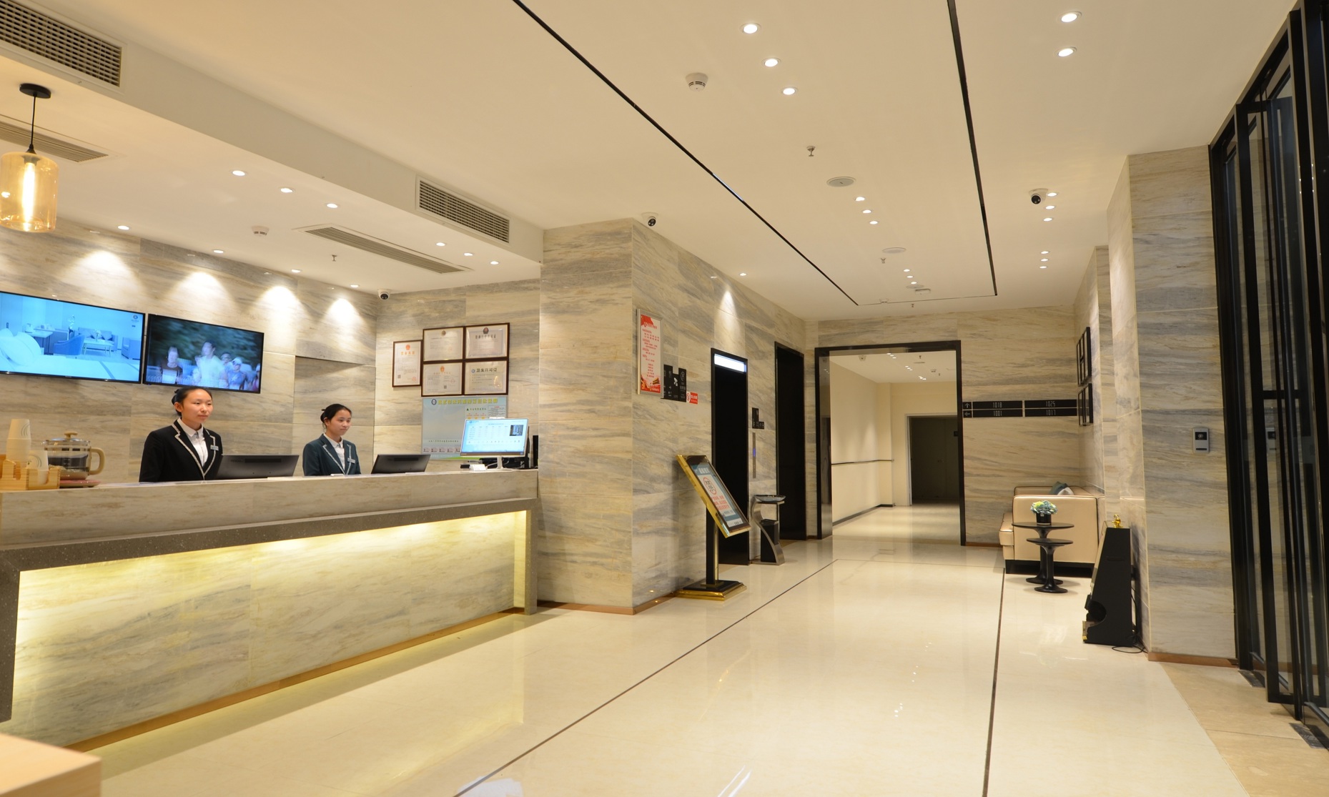 City Comfort Inn Hotel (Wuhan Huquan Street Yangjiawan Subway Station) 2*