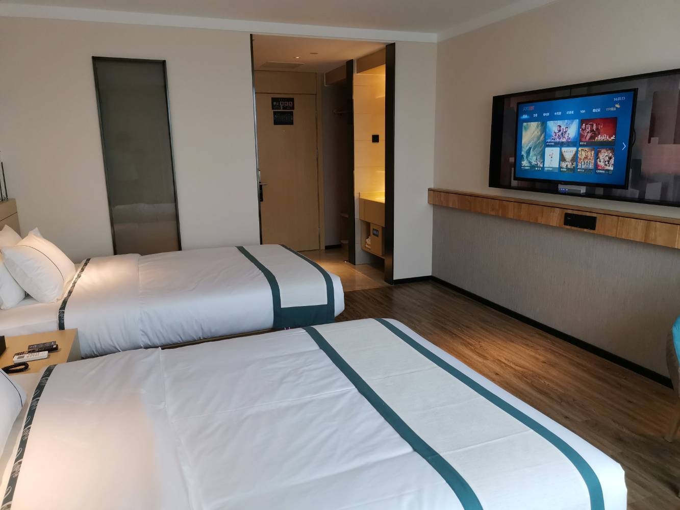 City Comfort Inn Express Hotel (Yangzhou Slender West Lake Wuyue Plaza) 2*