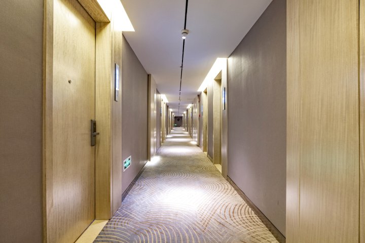 Echarm Hotel (Shenyang North Railway Station Subway Station) 3*