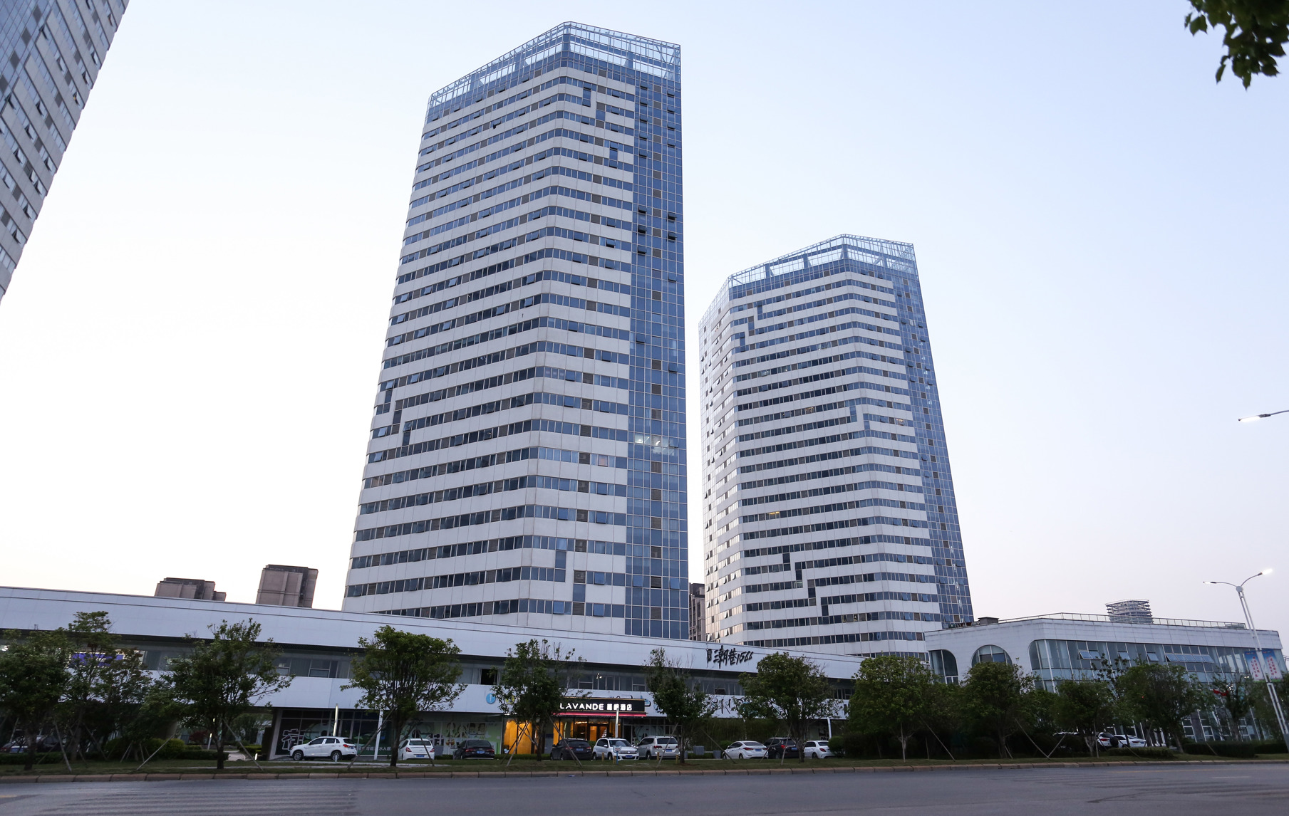 Lavande Hotel (Nanchang West Railway Station, National Sports Center Metro Station) 3*