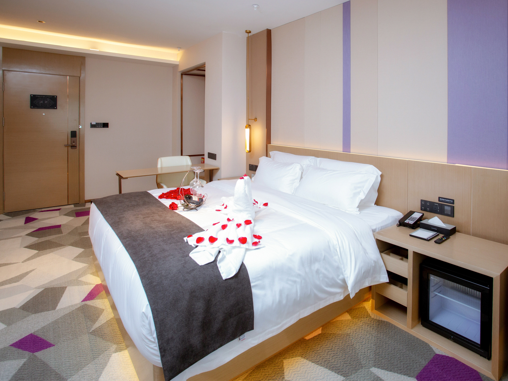 Lavande Hotel (Nanchang West Railway Station, National Sports Center Metro Station) 3*