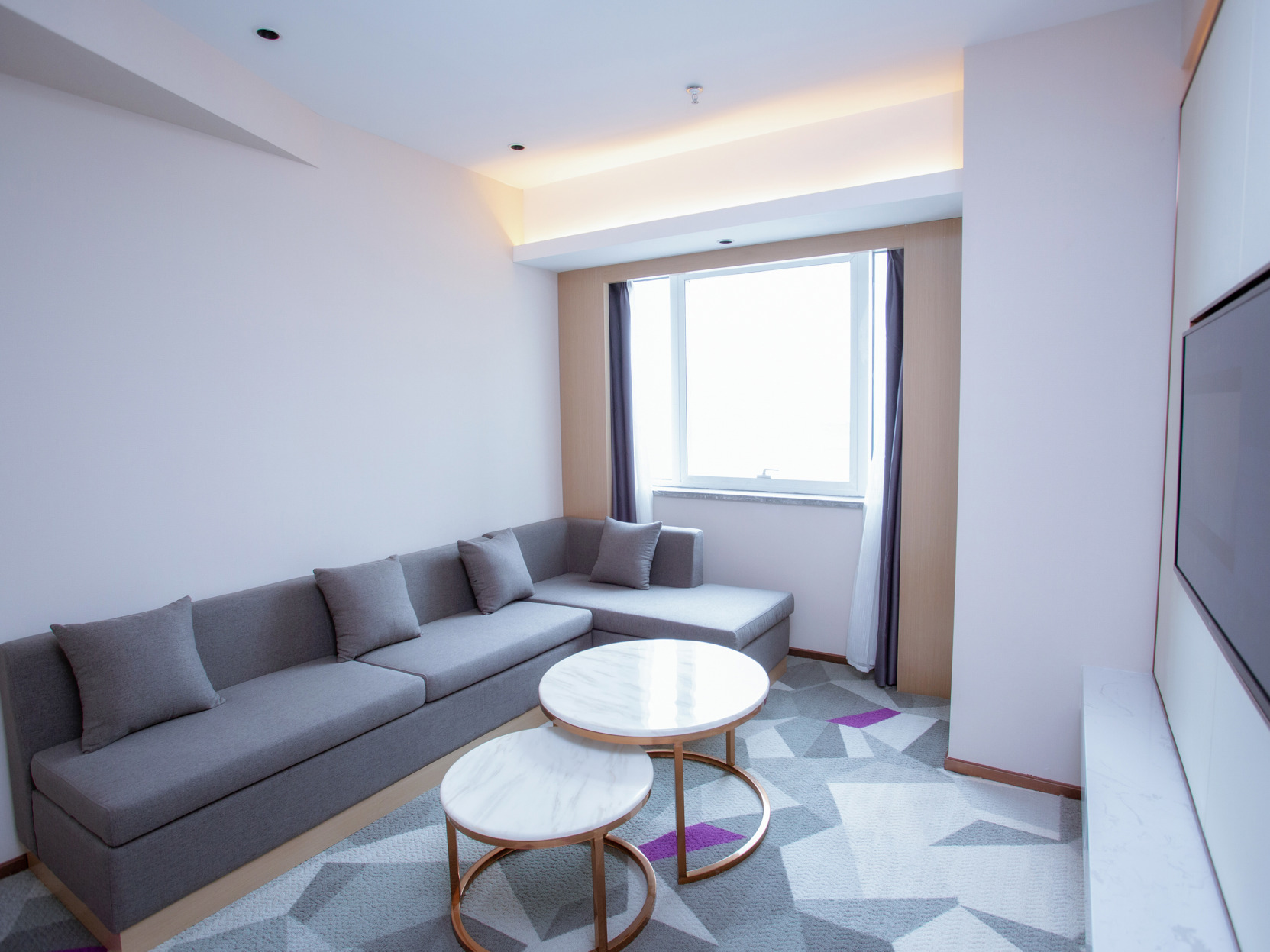 Lavande Hotel (Nanchang West Railway Station, National Sports Center Metro Station) 3*