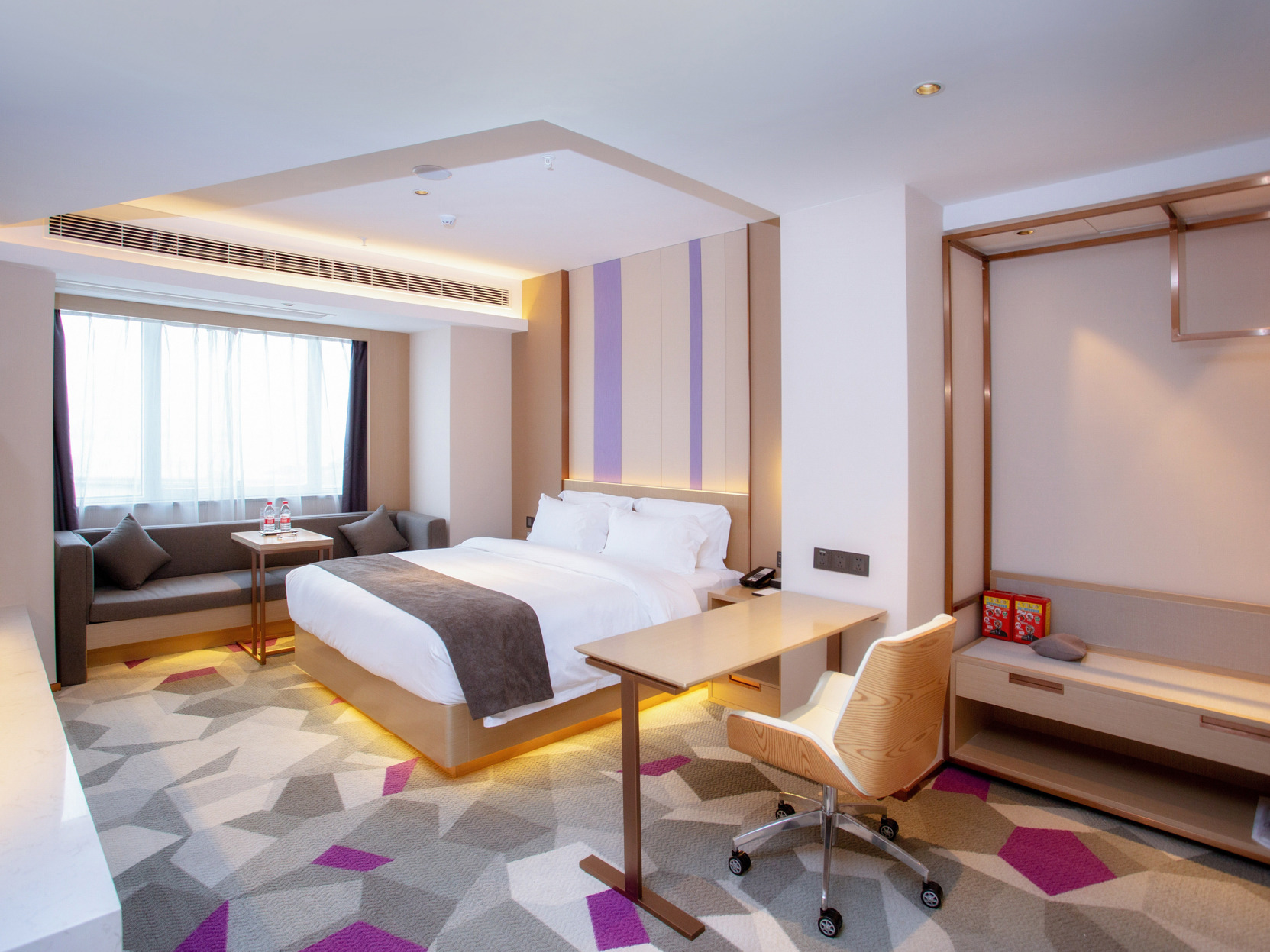 Lavande Hotel (Nanchang West Railway Station, National Sports Center Metro Station) 3*