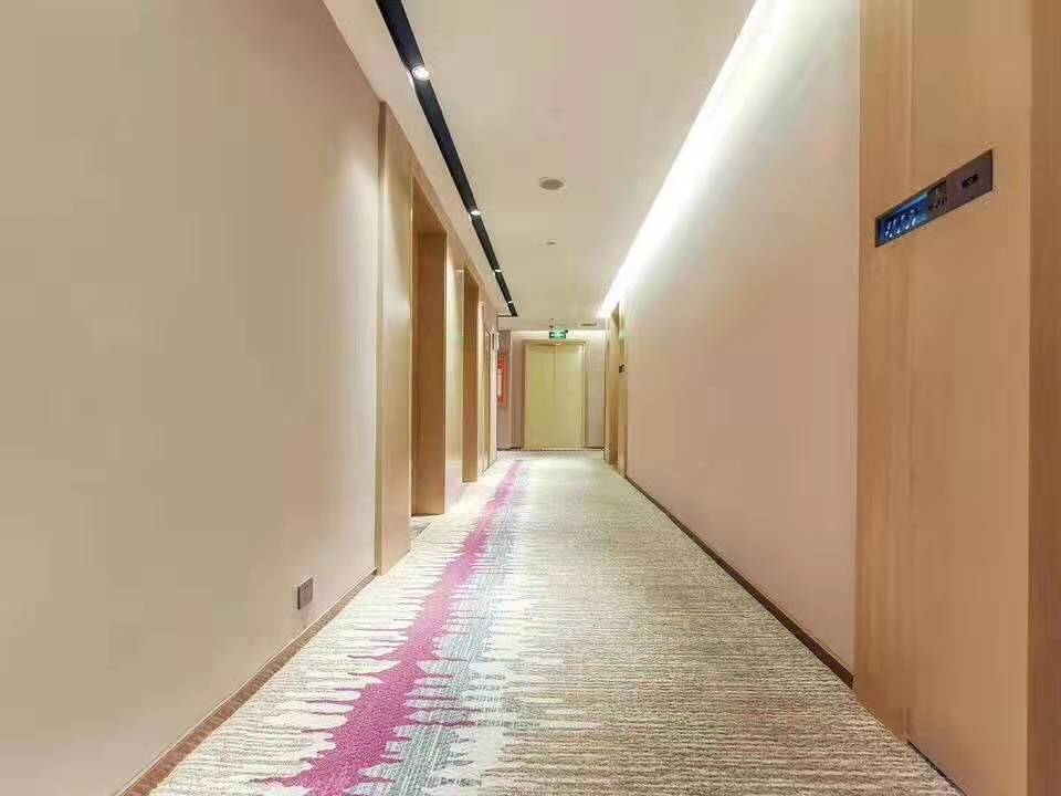 Lavande Hotel (Nanchang West Railway Station, National Sports Center Metro Station) 3*