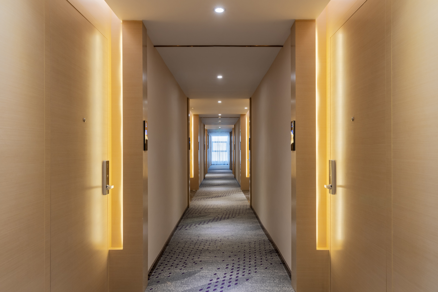 Baiyu Hotel (Guangzhou Konggang Avenue Longgui Jinbo Plaza Branch) 3*