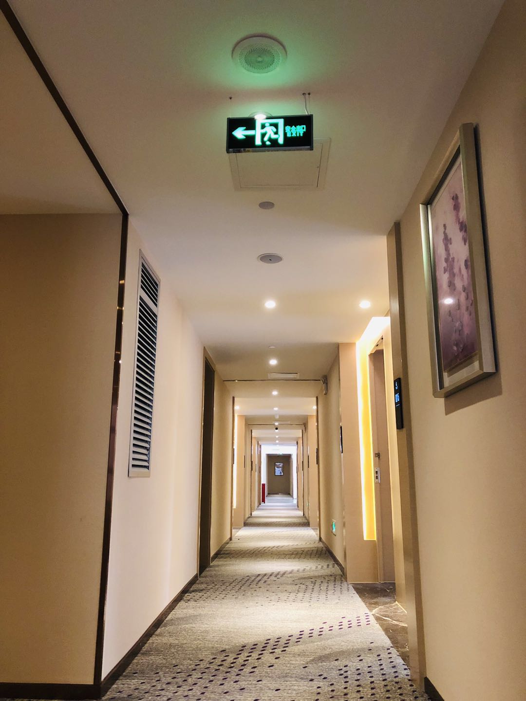 Baiyu Hotel (Guangzhou Konggang Avenue Longgui Jinbo Plaza Branch) 3*