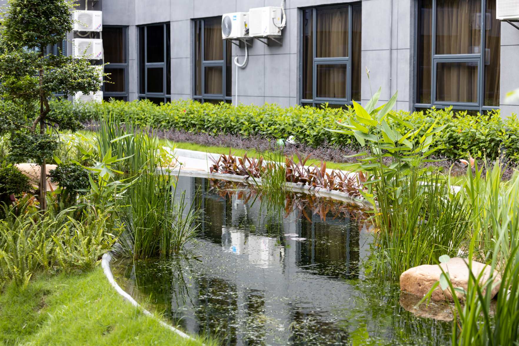 Baiyu Hotel (Guangzhou Konggang Avenue Longgui Jinbo Plaza Branch) 3*