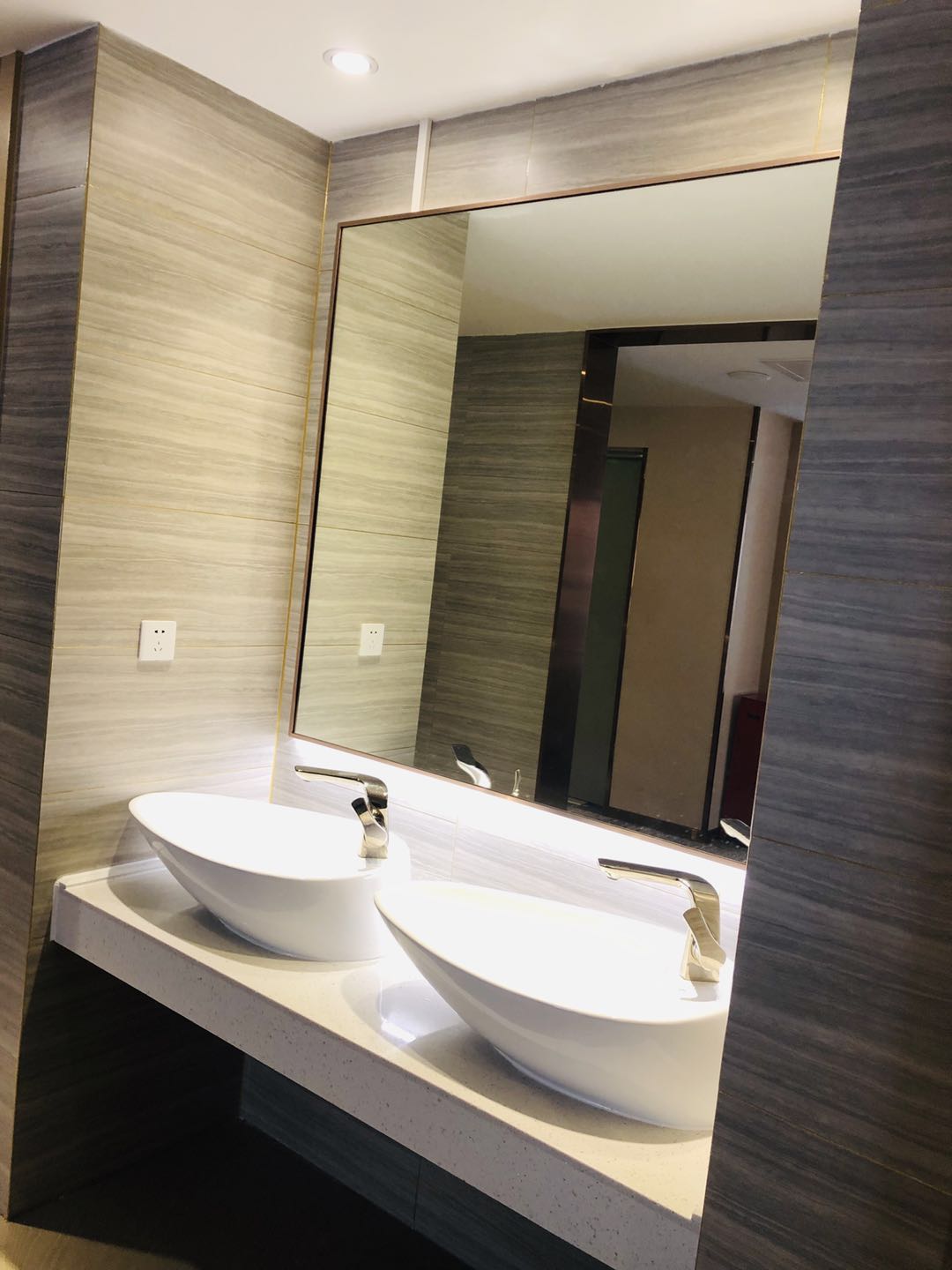 Baiyu Hotel (Guangzhou Konggang Avenue Longgui Jinbo Plaza Branch) 3*