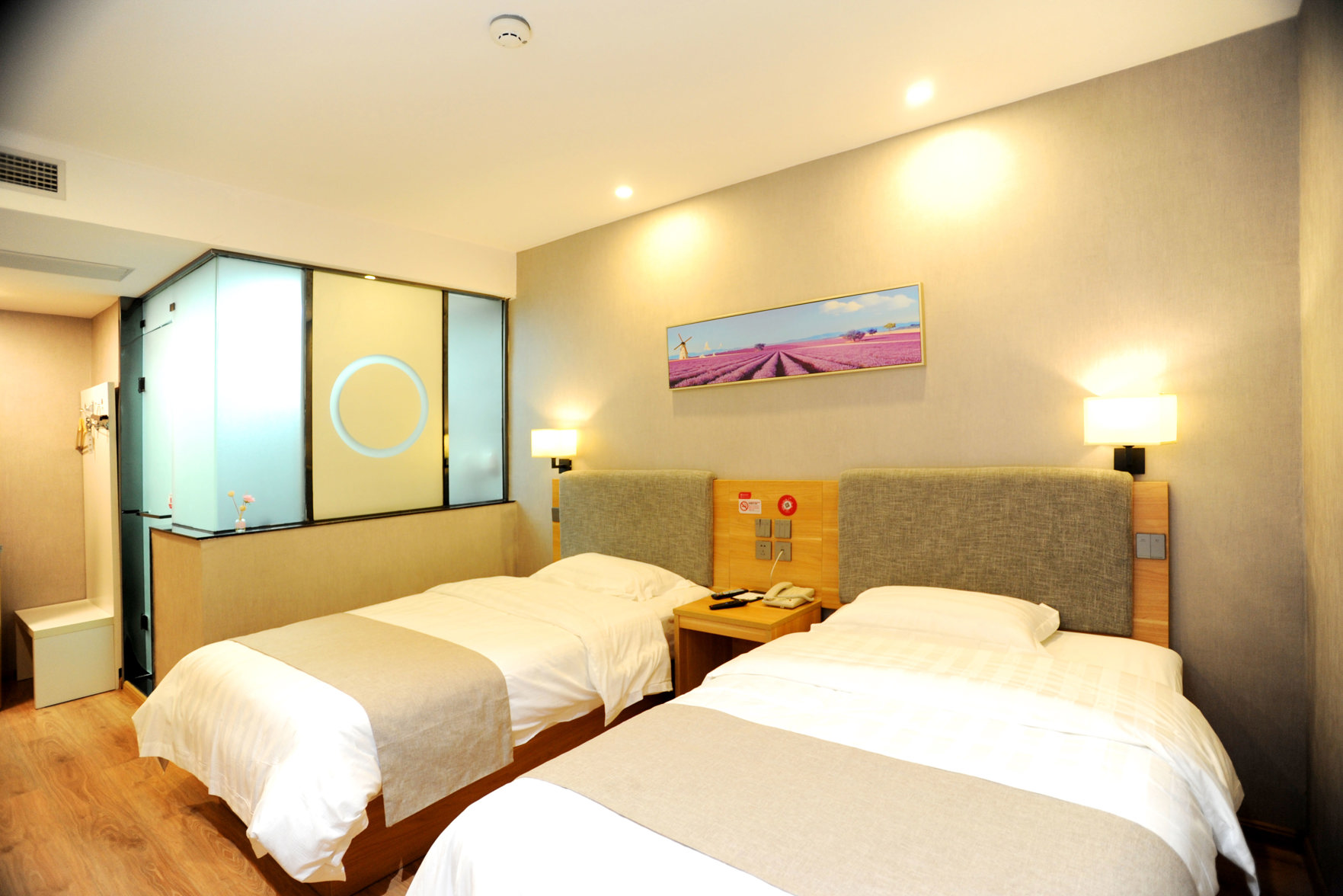 31 Holiday Chain Hotel (Rongcheng High Speed Railway Station) 2*