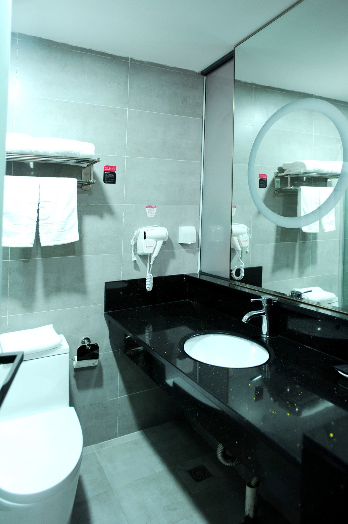 31 Holiday Chain Hotel (Rongcheng High Speed Railway Station) 2*