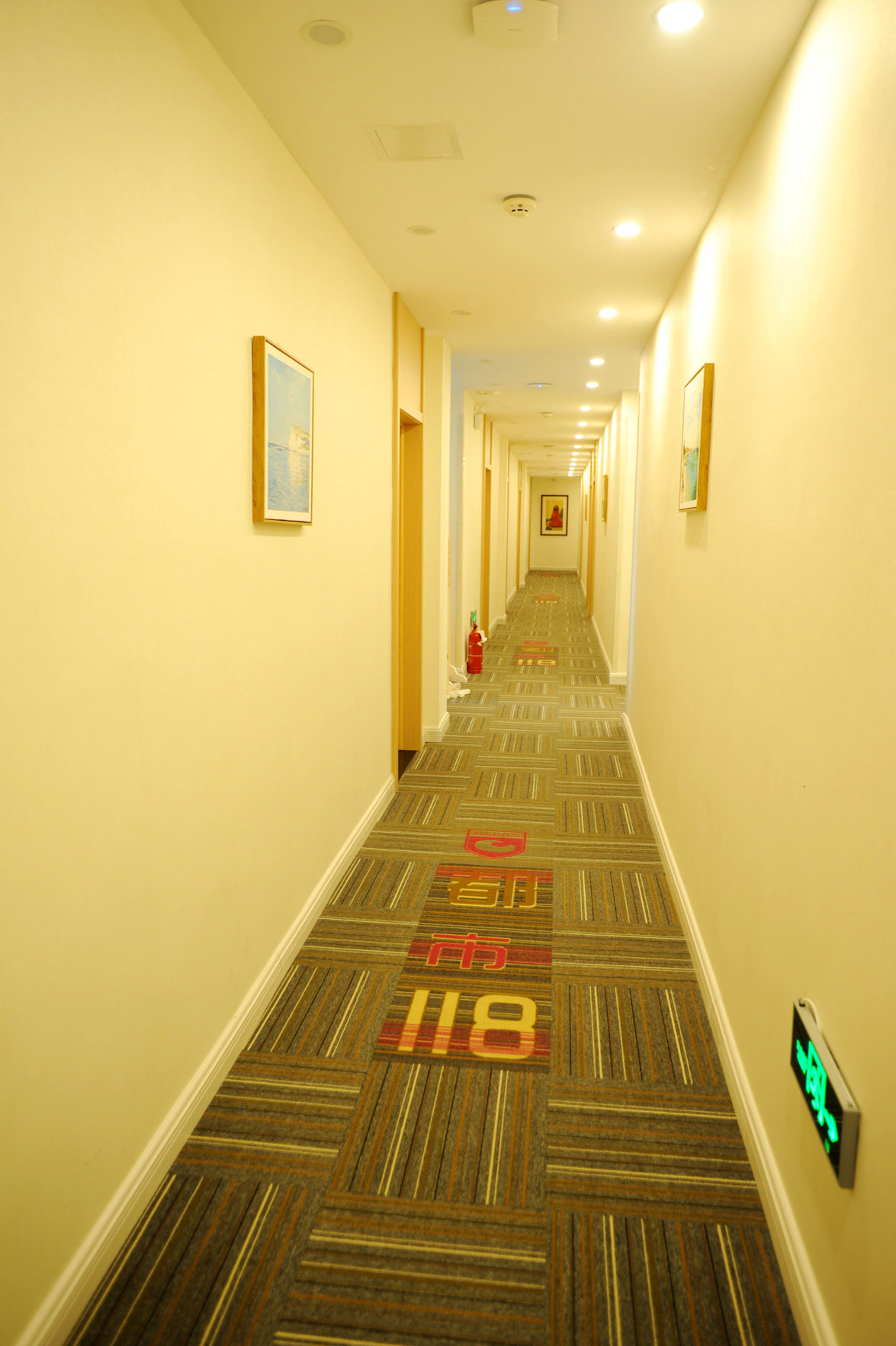31 Holiday Chain Hotel (Rongcheng High Speed Railway Station) 2*