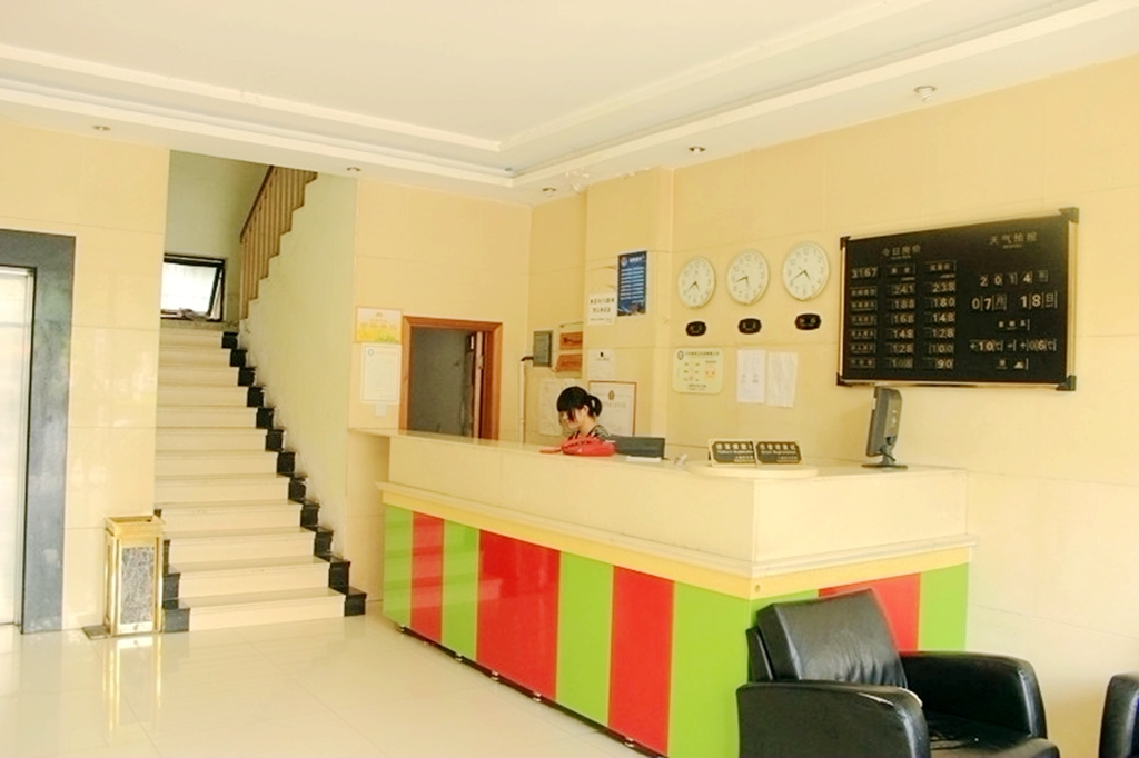 100 Inn Liangpin Hotel (Shanghai Chedun Film City) 2*