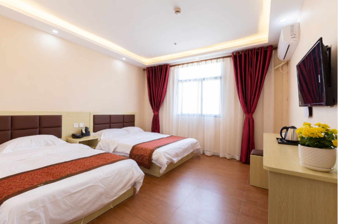 100 Inn Liangpin Hotel (Shanghai Chedun Film City) 2*