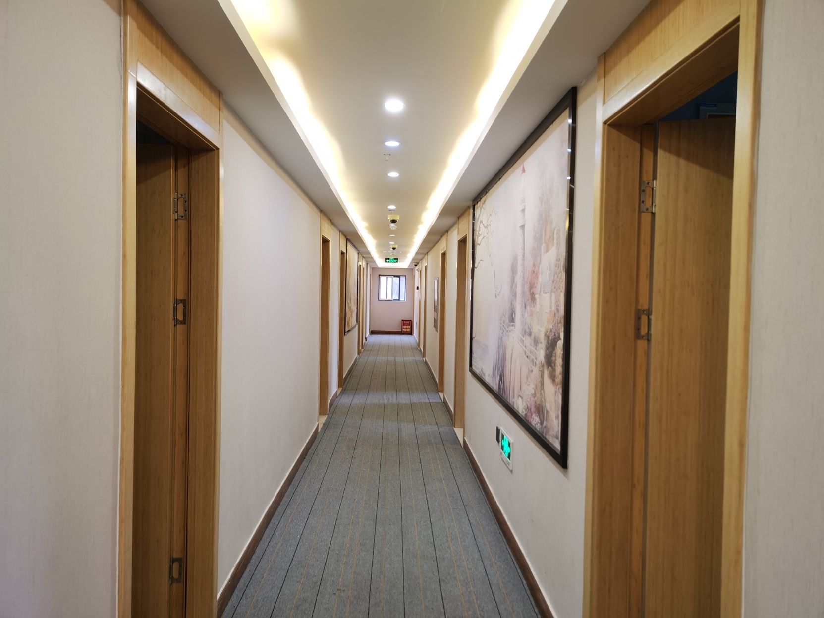 100 Inn Liangpin Hotel (Shanghai Chedun Film City) 2*