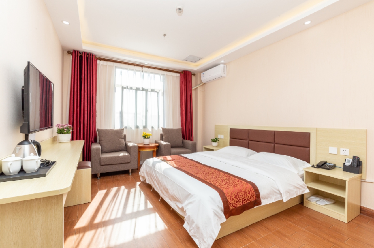 100 Inn Liangpin Hotel (Shanghai Chedun Film City) 2*