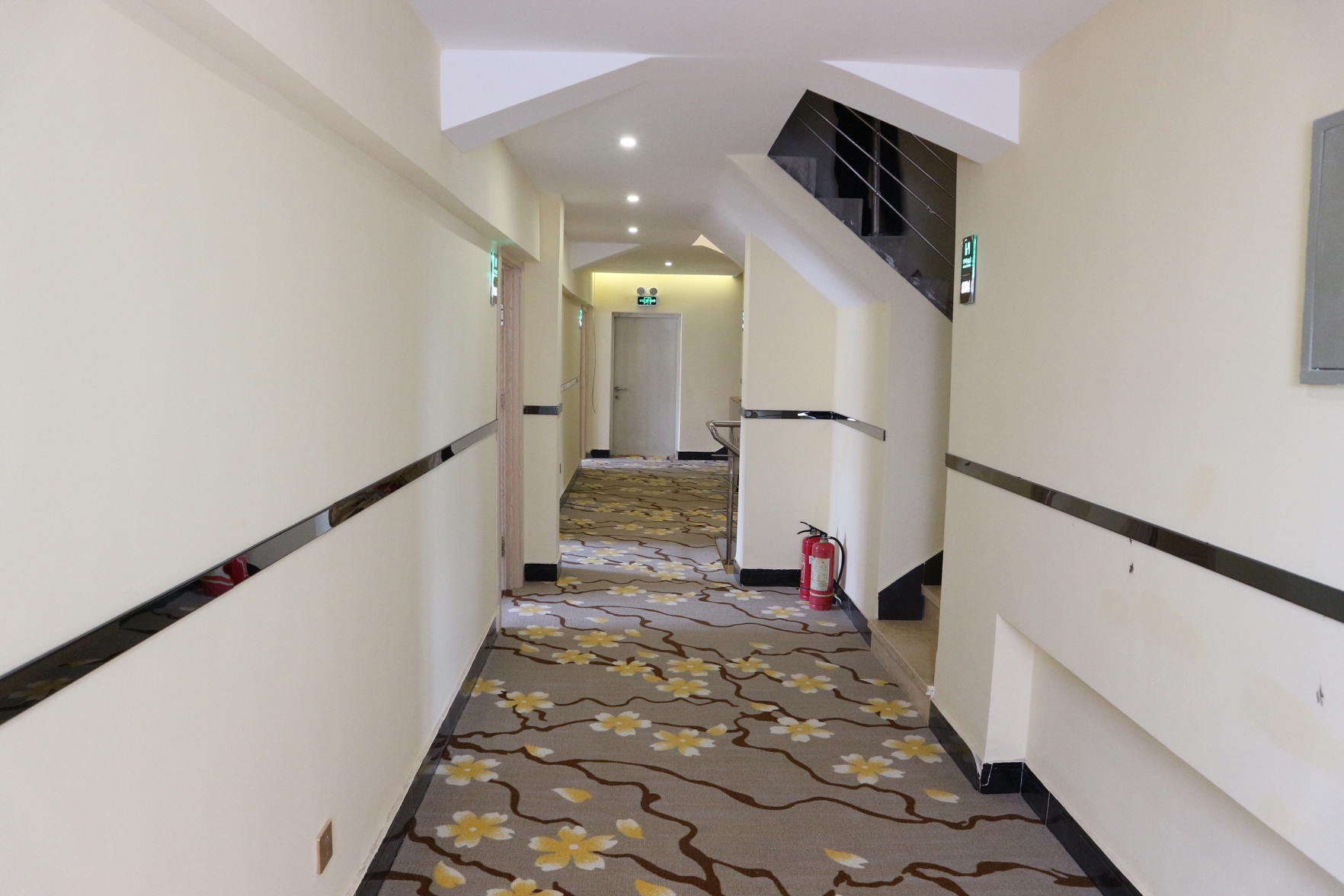Huaying Yiju Hotel (Shenyang Yuhongbaishan Road Branch) 2*