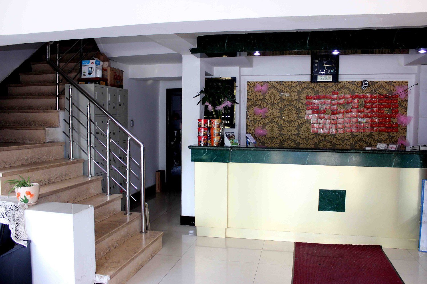 Huaying Yiju Hotel (Shenyang Yuhongbaishan Road Branch) 2*