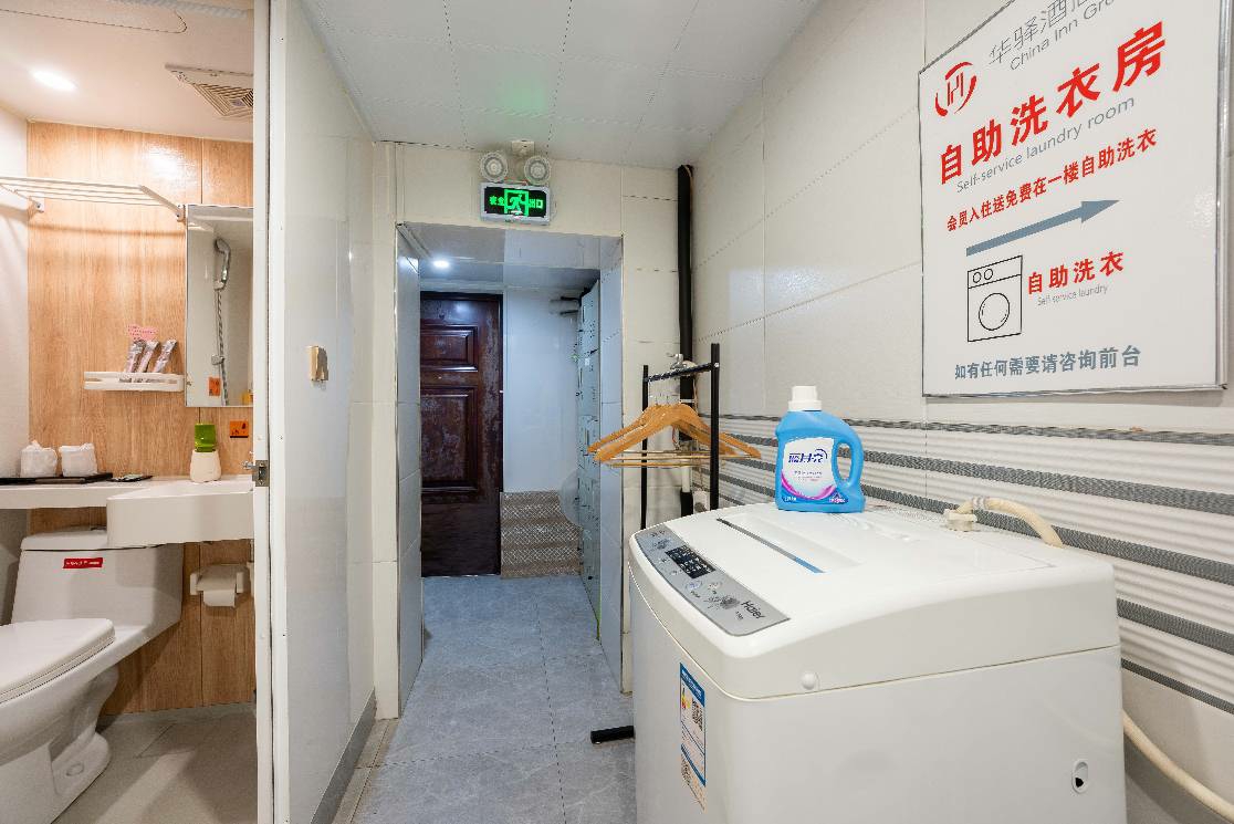 Huaying Yiju Hotel (Shenyang Yuhongbaishan Road Branch) 2*