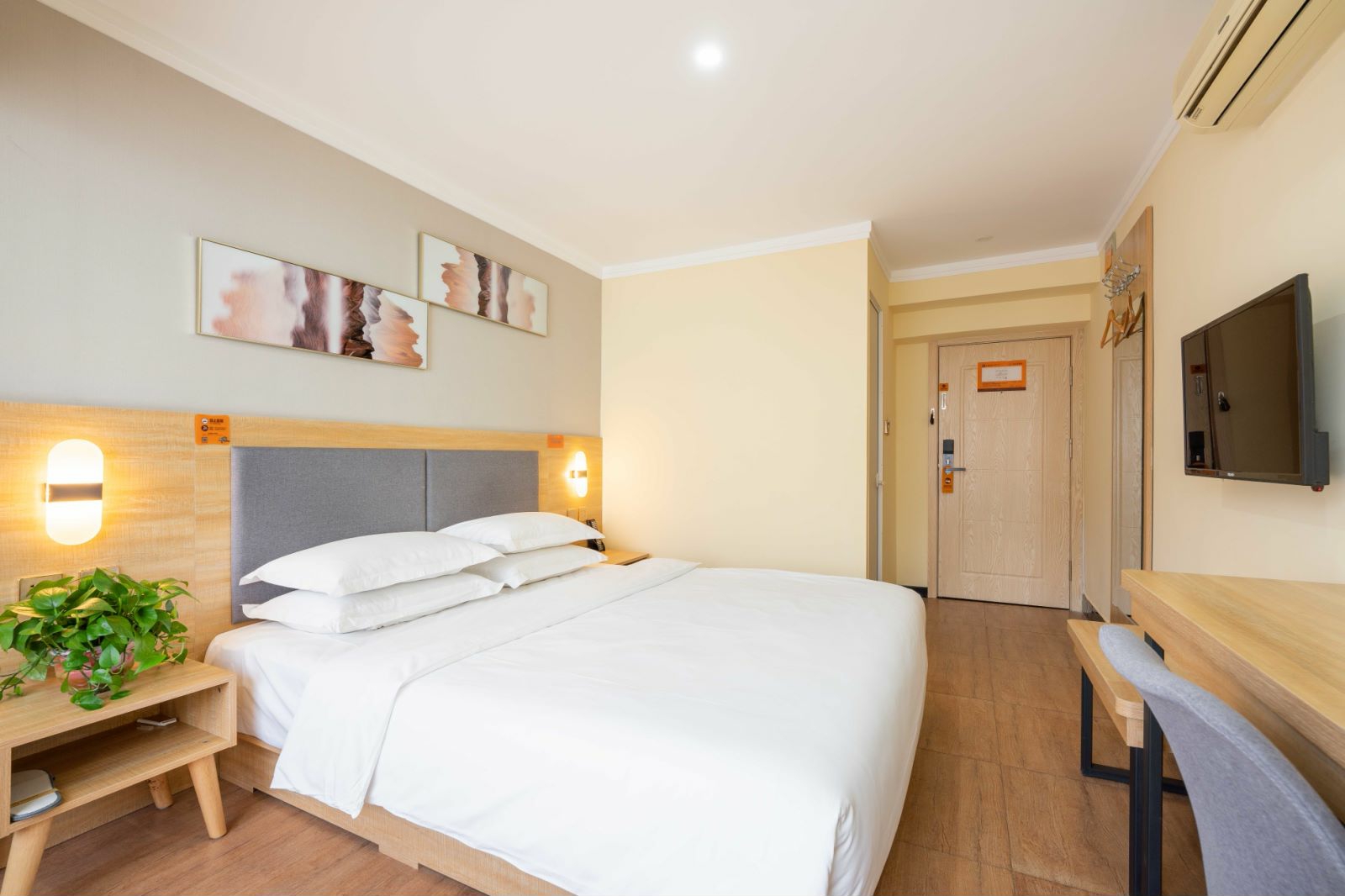 Huaying Yiju Hotel (Shenyang Yuhongbaishan Road Branch) 2*