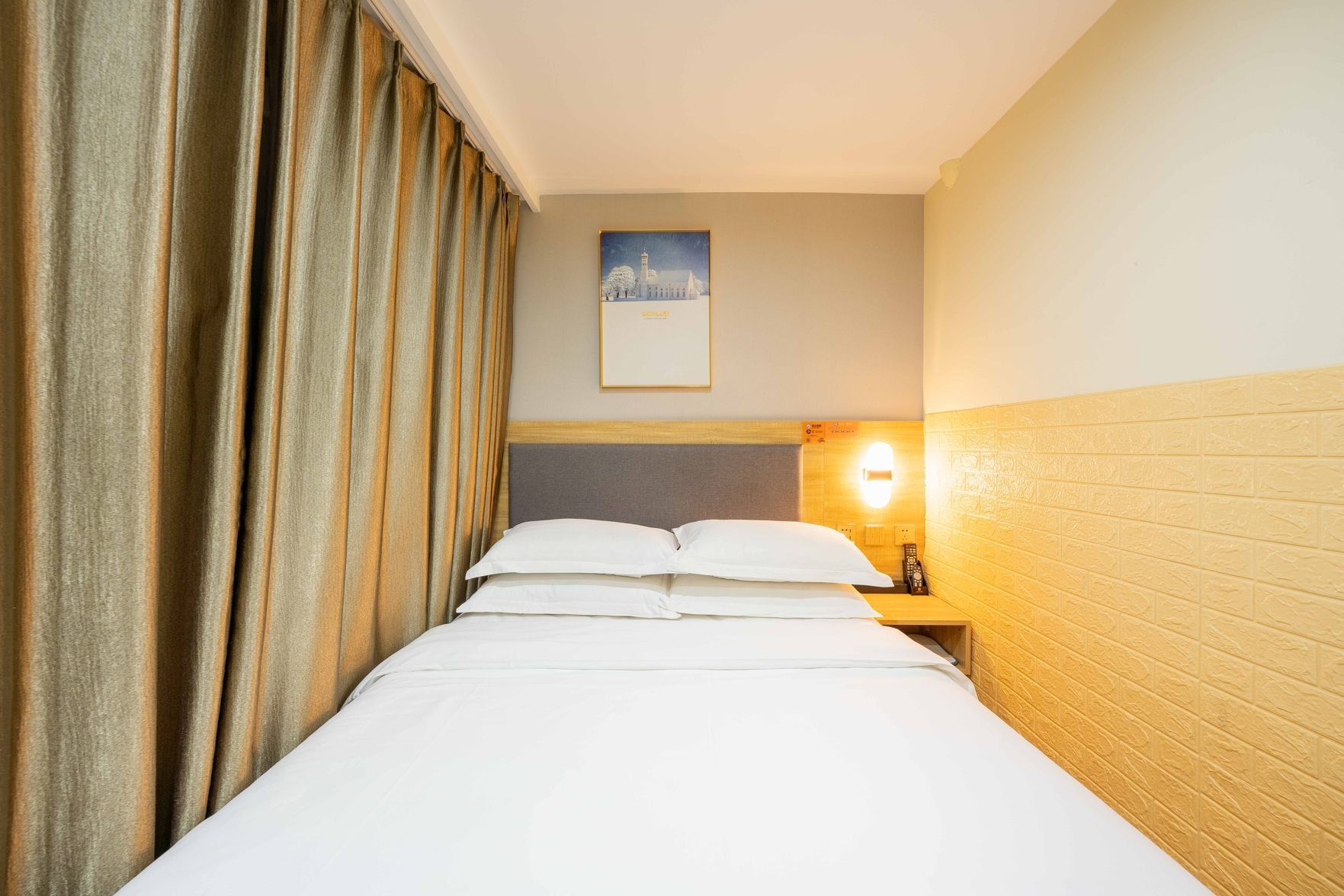 Huaying Yiju Hotel (Shenyang Yuhongbaishan Road Branch) 2*