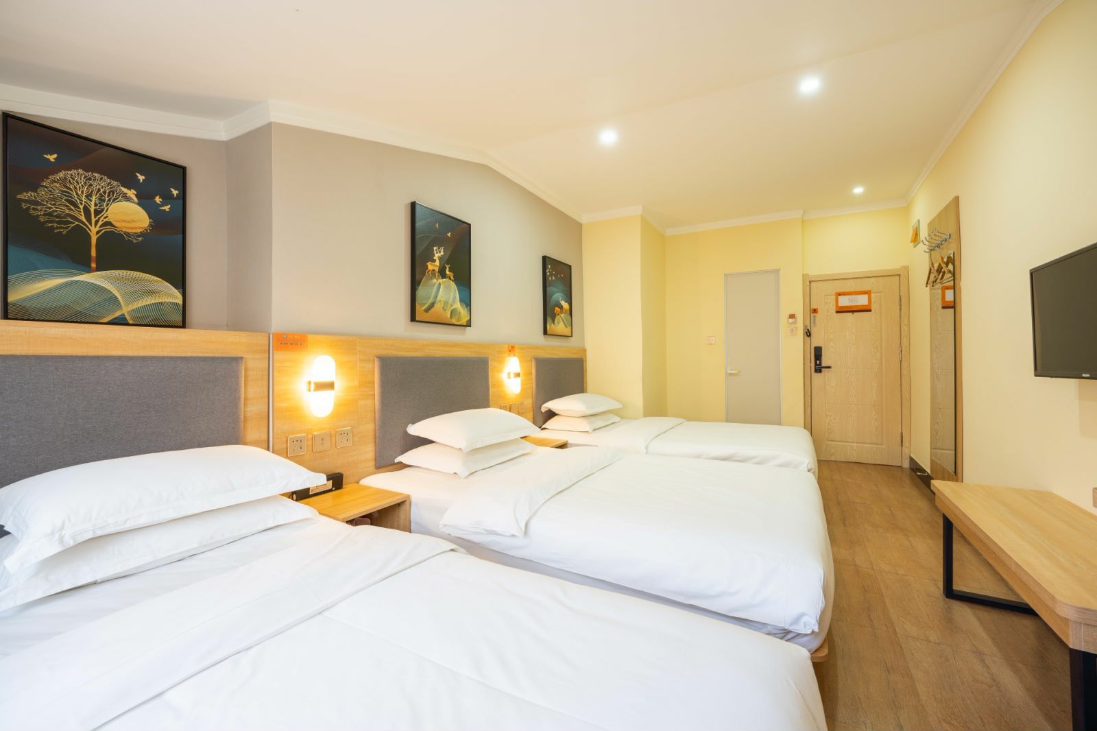 Huaying Yiju Hotel (Shenyang Yuhongbaishan Road Branch) 2*