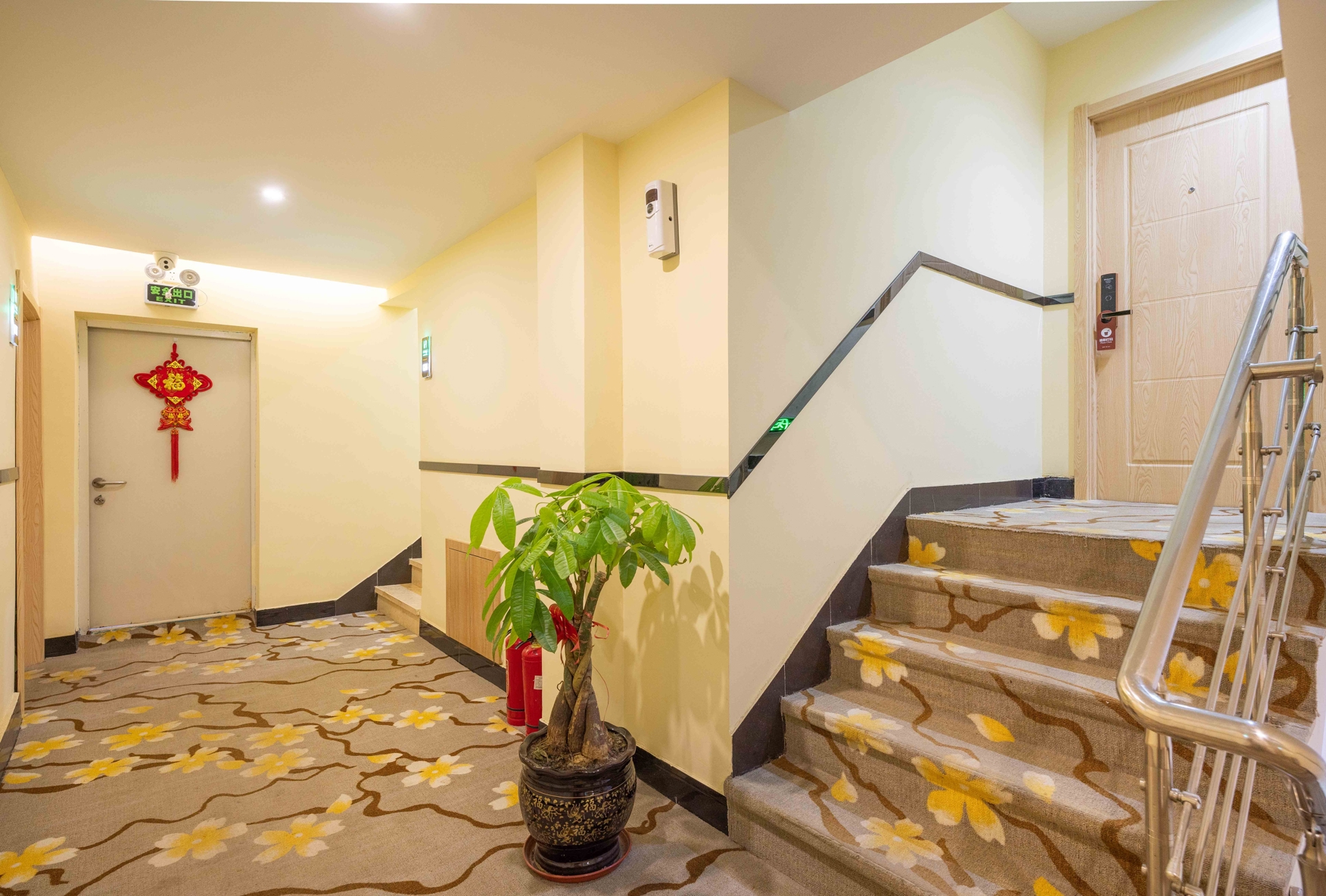 Huaying Yiju Hotel (Shenyang Yuhongbaishan Road Branch) 2*