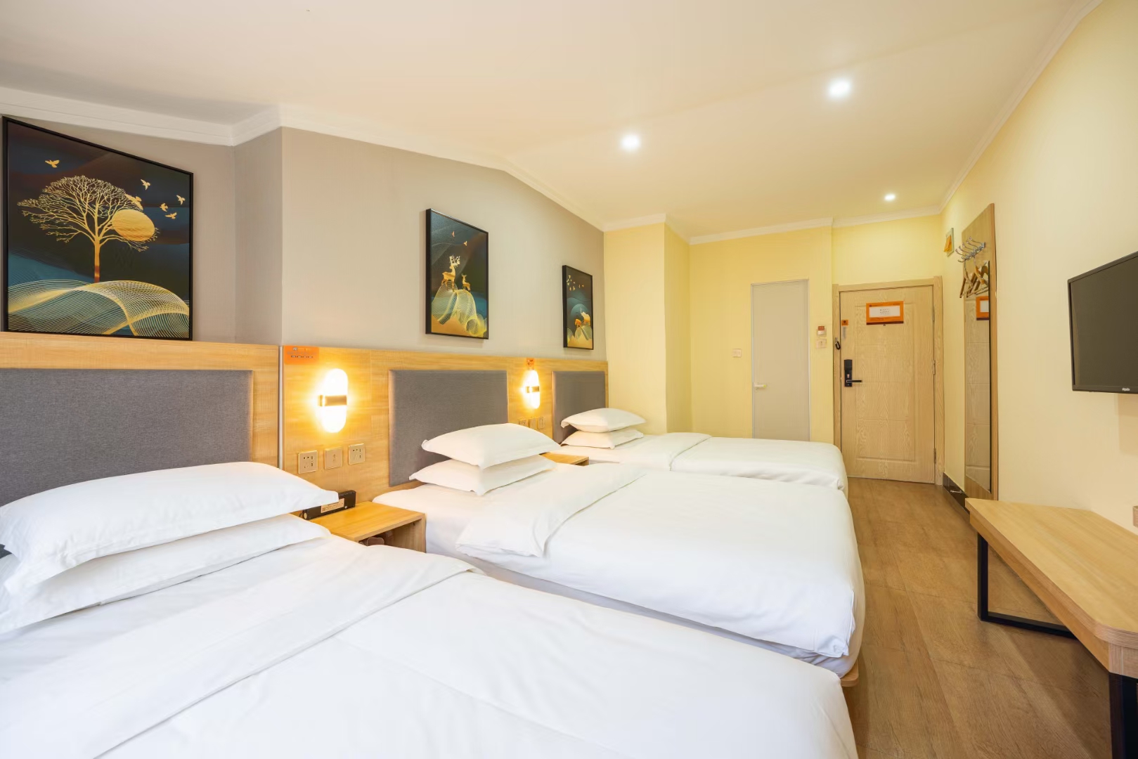 Huaying Yiju Hotel (Shenyang Yuhongbaishan Road Branch) 2*