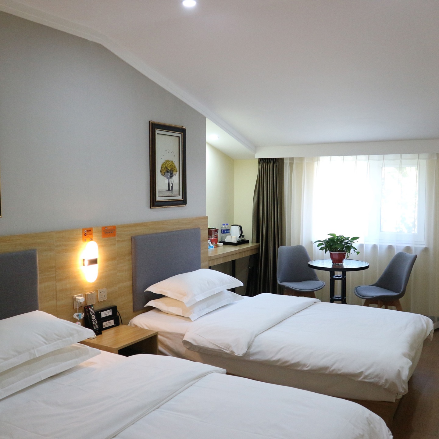 Huaying Yiju Hotel (Shenyang Yuhongbaishan Road Branch) 2*