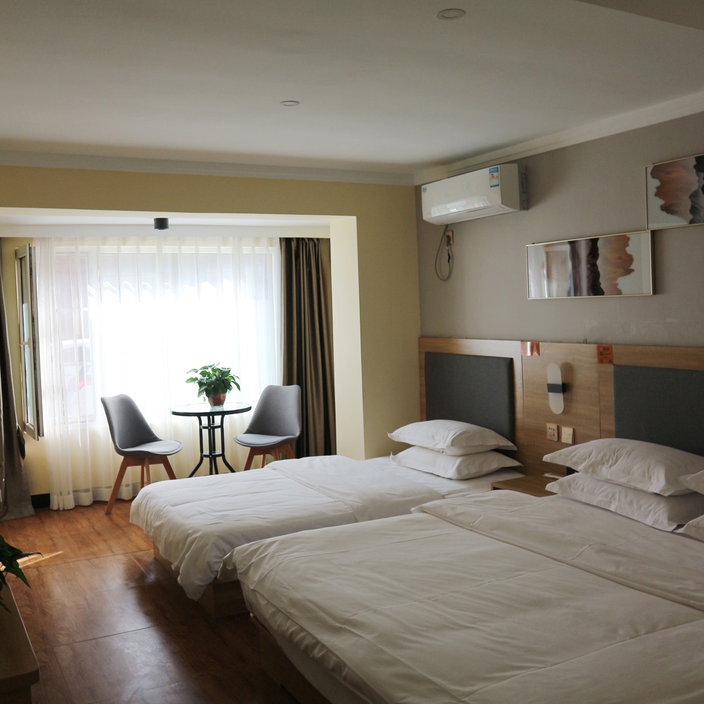 Huaying Yiju Hotel (Shenyang Yuhongbaishan Road Branch) 2*
