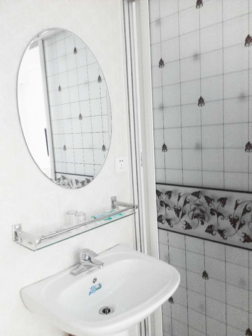 Huaying Yiju Hotel (Shenyang Yuhongbaishan Road Branch) 2*
