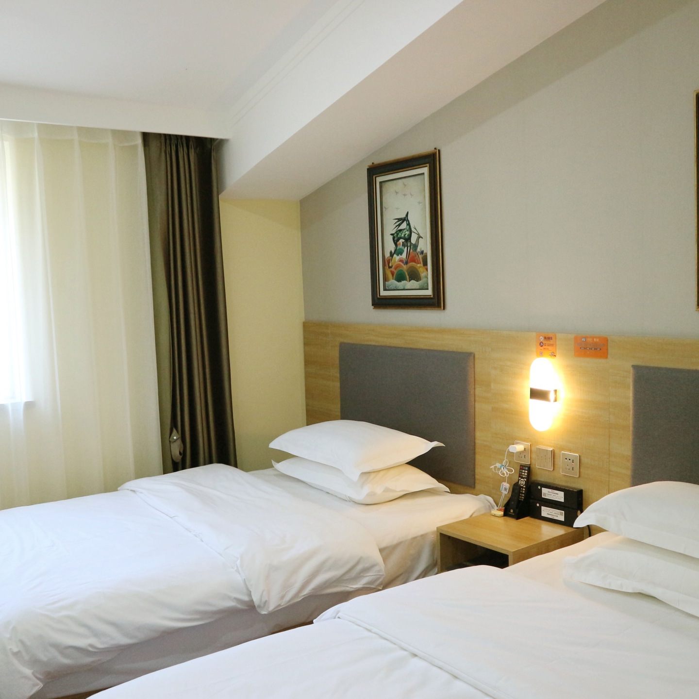 Huaying Yiju Hotel (Shenyang Yuhongbaishan Road Branch) 2*