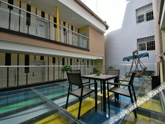 Yixin Theme Hotel 2*