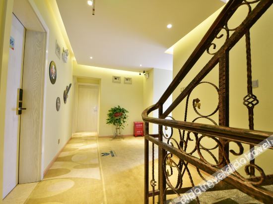 Yixin Theme Hotel 2*