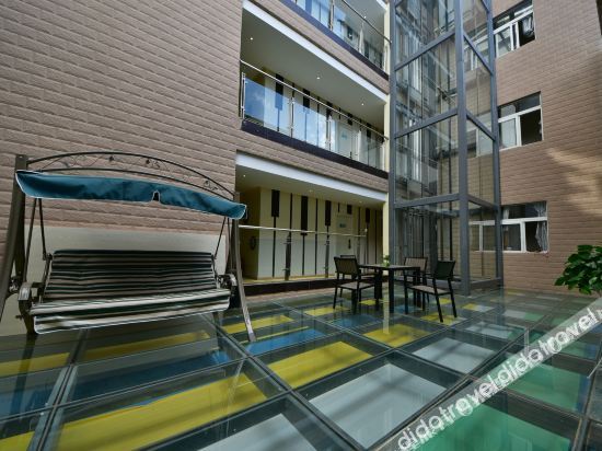 Yixin Theme Hotel 2*