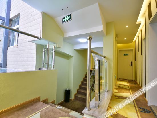 Yixin Theme Hotel 2*