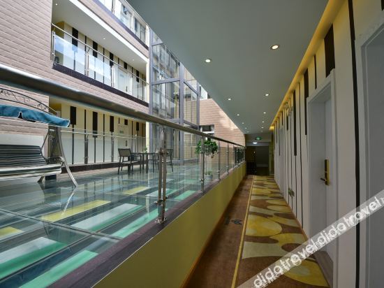 Yixin Theme Hotel 2*