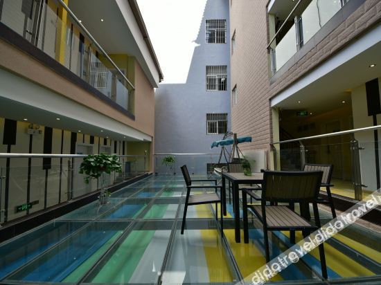 Yixin Theme Hotel 2*