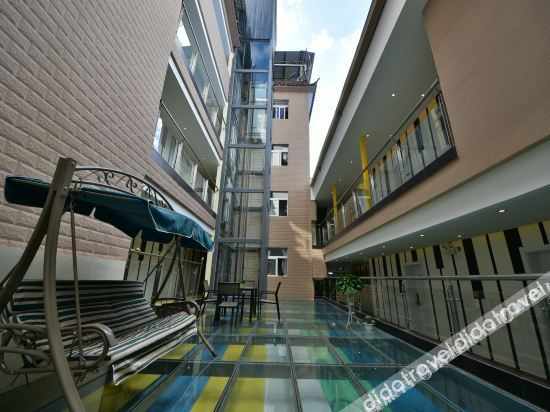 Yixin Theme Hotel 2*