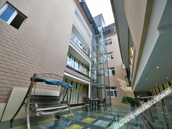 Yixin Theme Hotel 2*