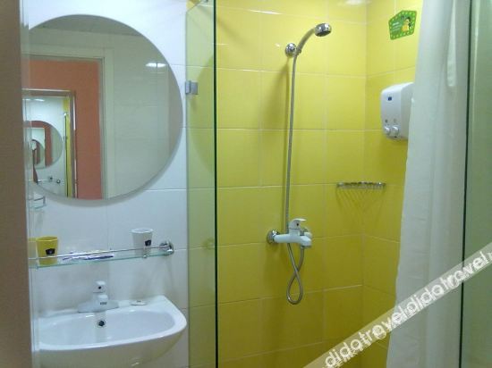 Homeinn · neo (Jiuquan Changxing Market Hantang Food Street) 3*