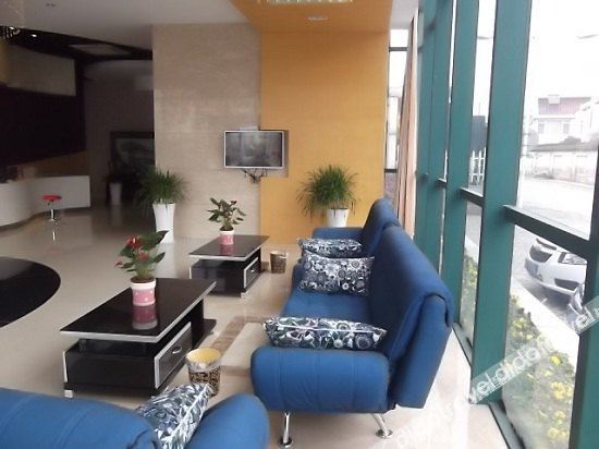 Baiyi Hotel (Suzhou Taihu Xukou Metro Station) 3*