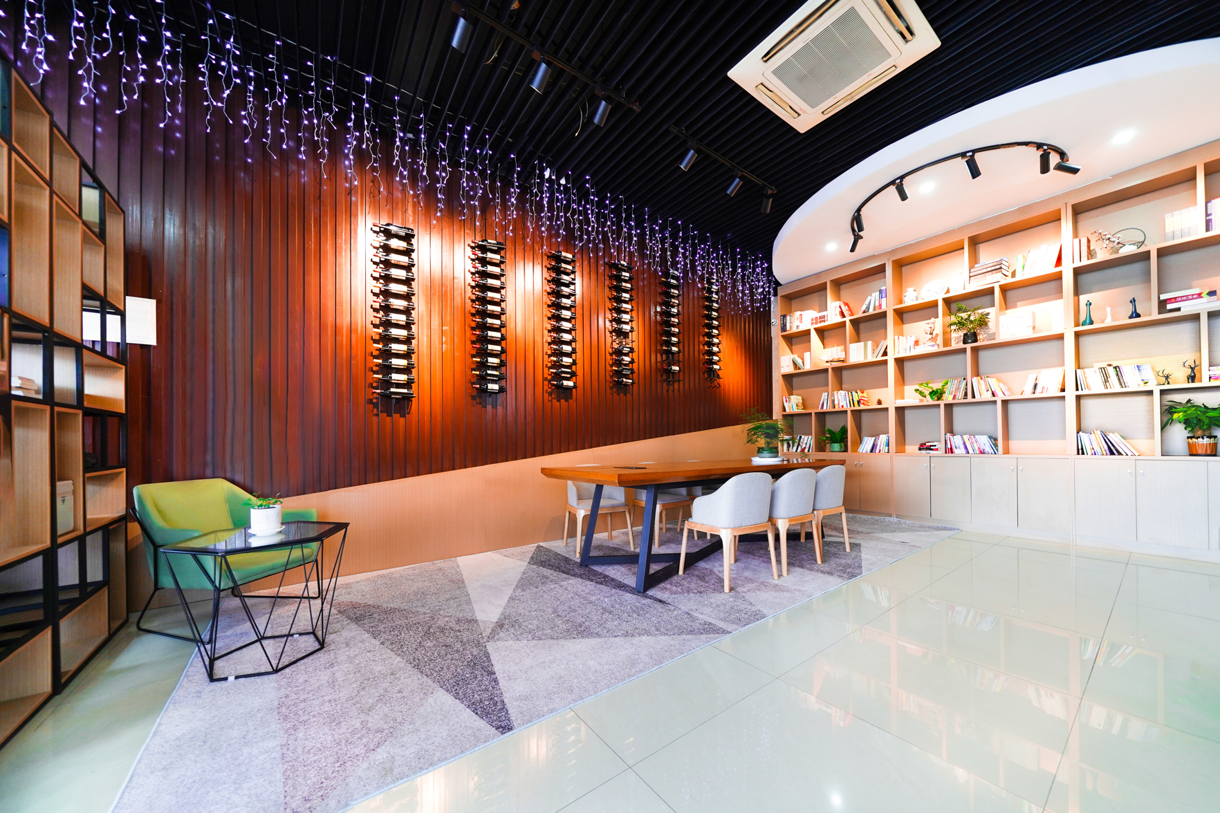 Baiyi Hotel (Suzhou Taihu Xukou Metro Station) 3*