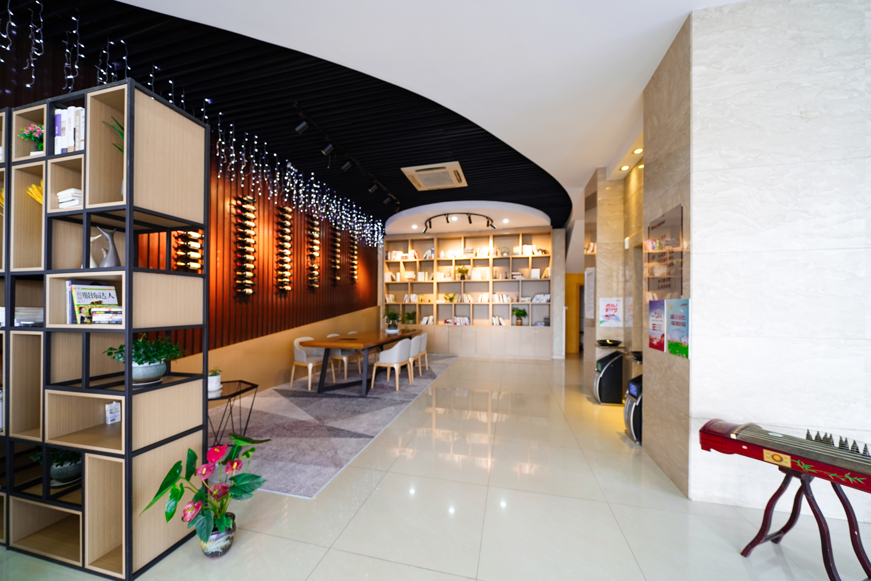 Baiyi Hotel (Suzhou Taihu Xukou Metro Station) 3*