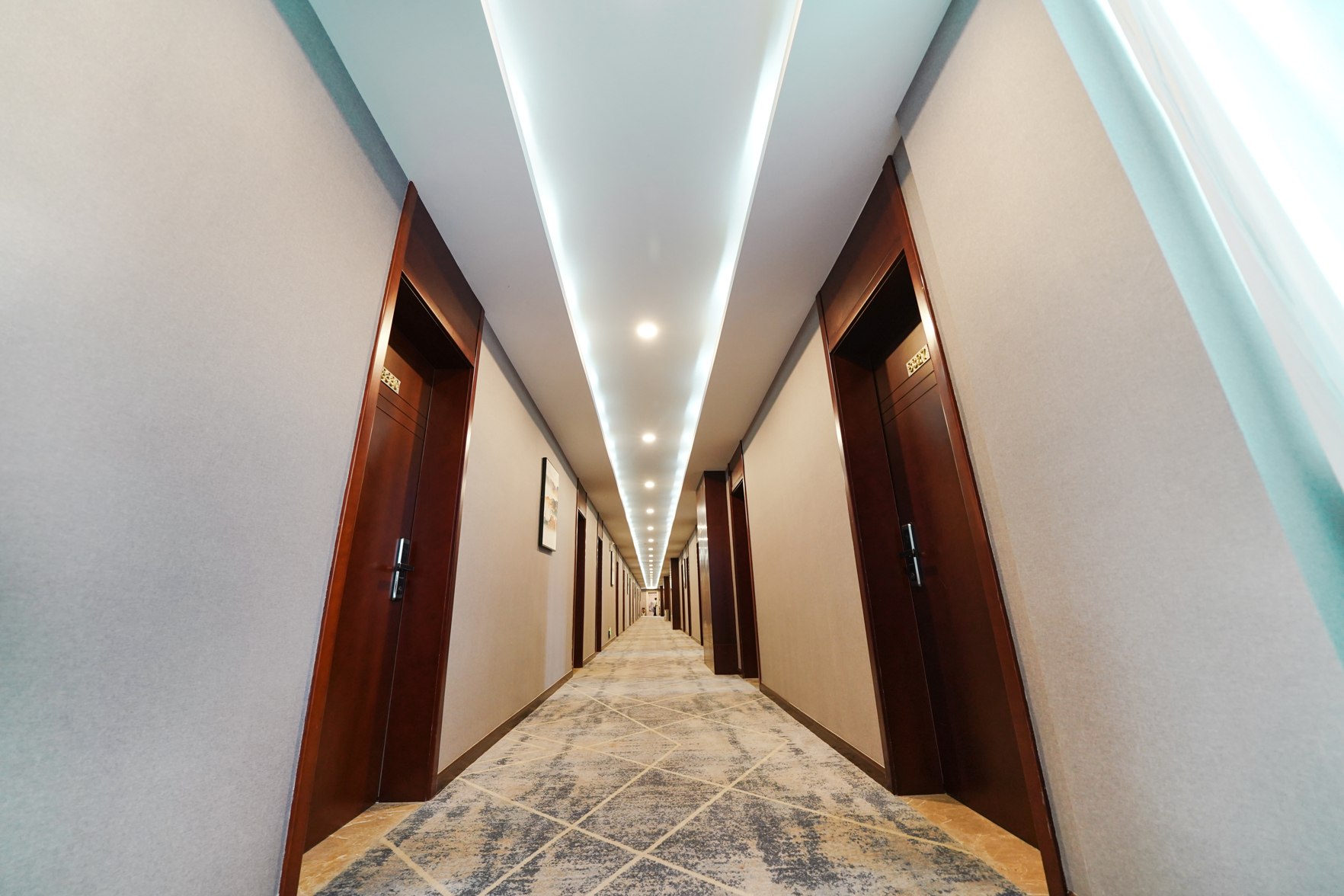 Baiyi Hotel (Suzhou Taihu Xukou Metro Station) 3*