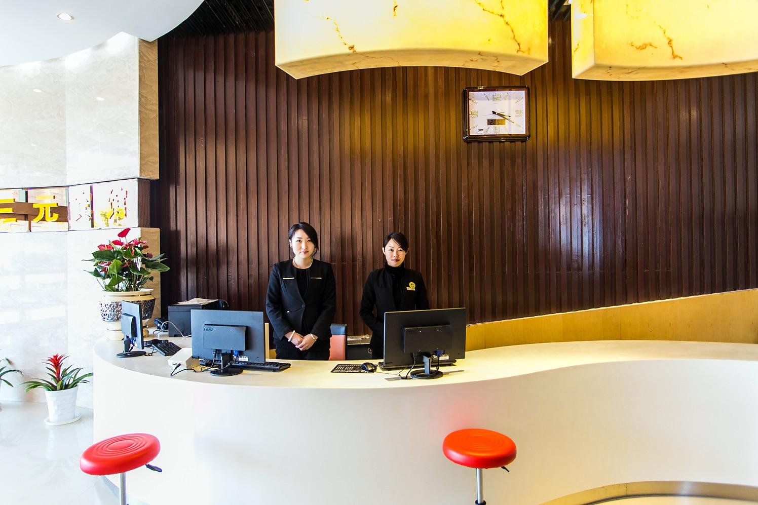 Baiyi Hotel (Suzhou Taihu Xukou Metro Station) 3*